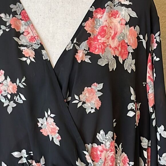 Torrid Black and Pink floral Cross Front Peplum Blouse Top 3X - Picture 2 of 3